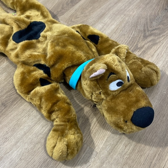 Scooby Doo Vintage Brown Plush Stuffed Animal lying flat - Picture 4 of 13